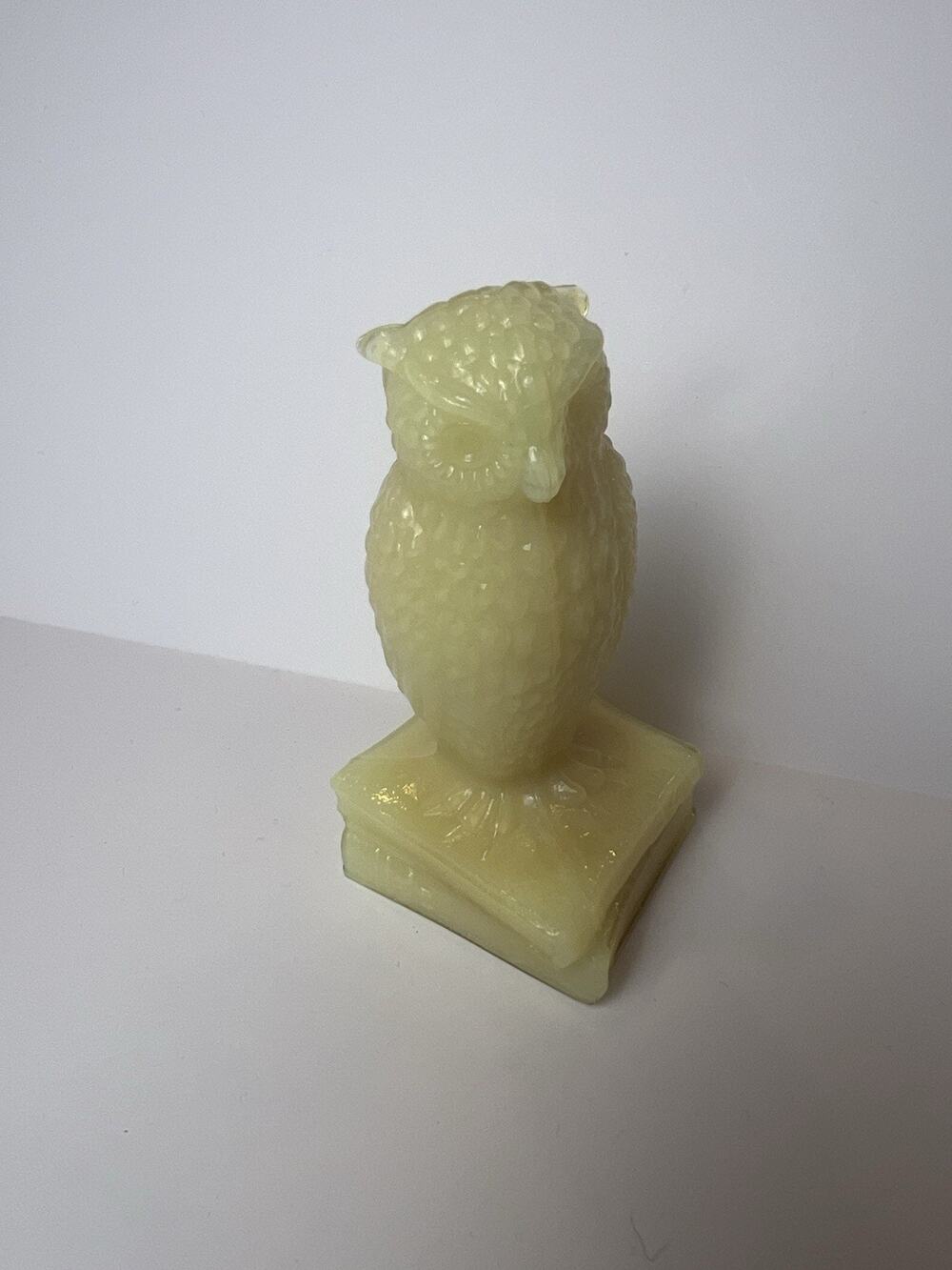 VTG. 70’s Degenhart/ Boyd Lemon Custard Glass Owl On Books